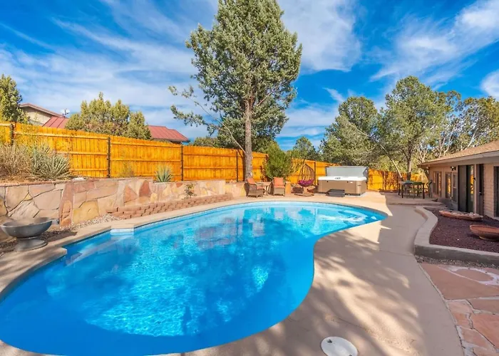 Holiday home Centrally Located With Pool, Hot Tub, & Firepit