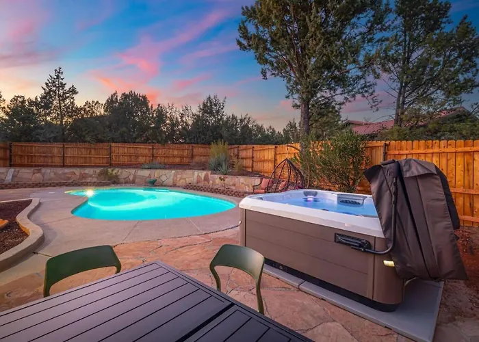 Holiday home Centrally Located With Pool, Hot Tub, & Firepit *