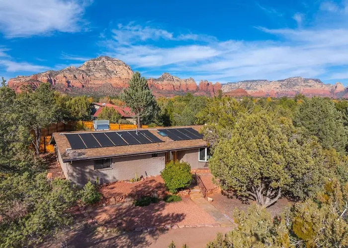 Centrally Located With Pool, Hot Tub, & Firepit Holiday home Sedona