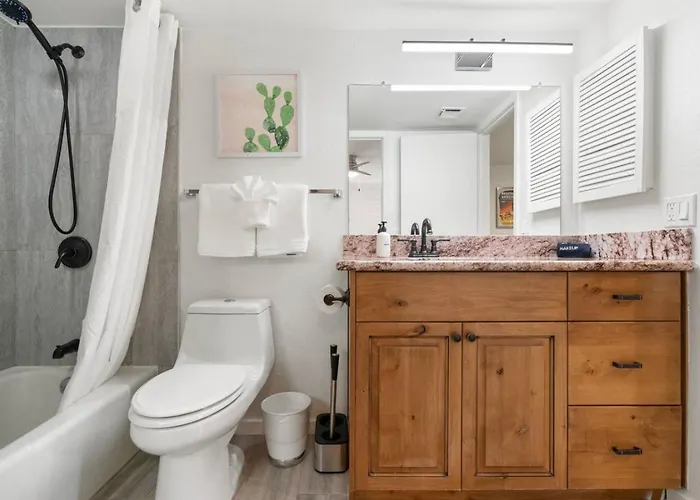 Centrally Located With Pool, Hot Tub, & Firepit