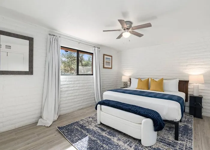 Holiday home Centrally Located With Pool, Hot Tub, & Firepit