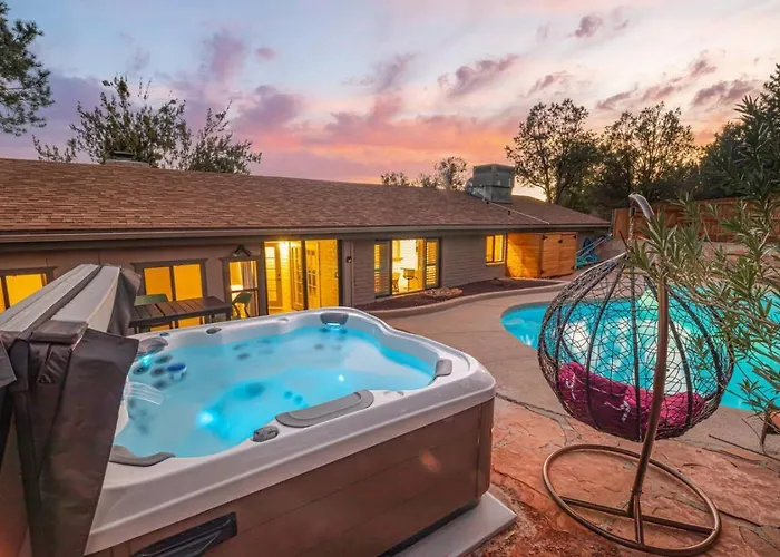 Centrally Located With Pool, Hot Tub, & Firepit *