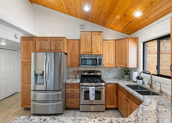 Centrally Located With Pool, Hot Tub, & Firepit